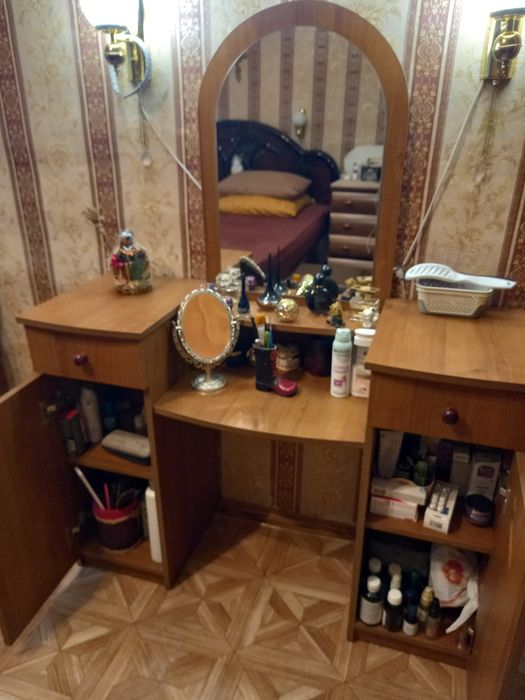 Песочін . Продам туалетний столік!