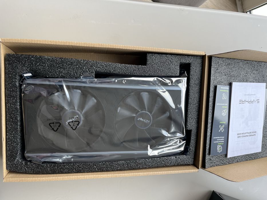 Видеокарта Radeon RX5500XT.