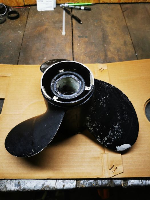 Śruba do  silnika Mercury