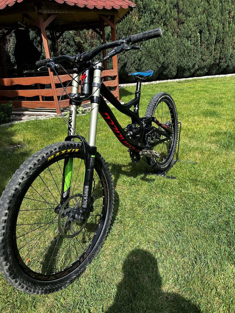 Specialized demo 8 fuzz tues dh gt commencal mondraker