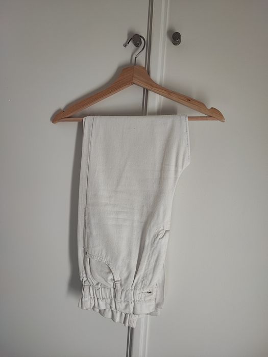 Calças brancas com elástico