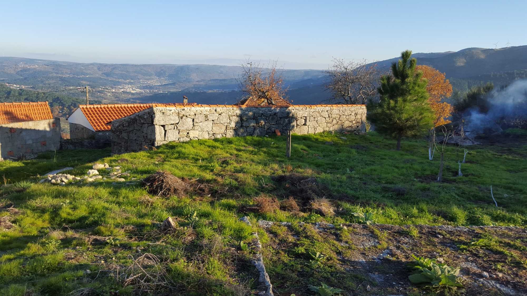 Terreno Urbano + Rústico, em Melcões, Lamego!