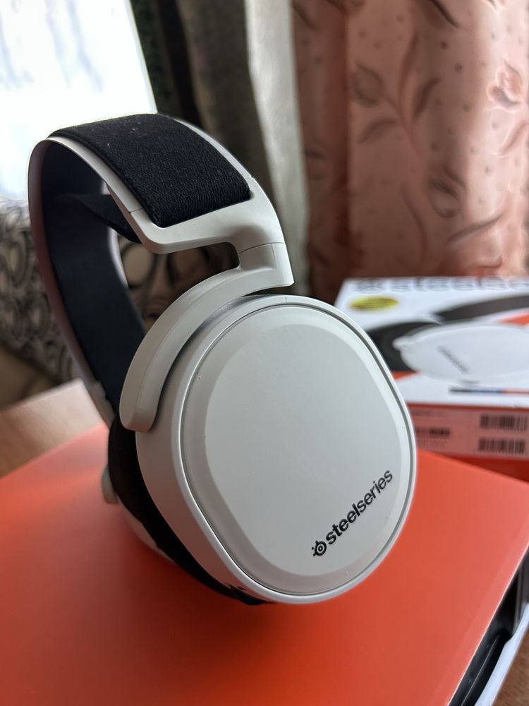 SteelSeries Arctis 7+ wireless white