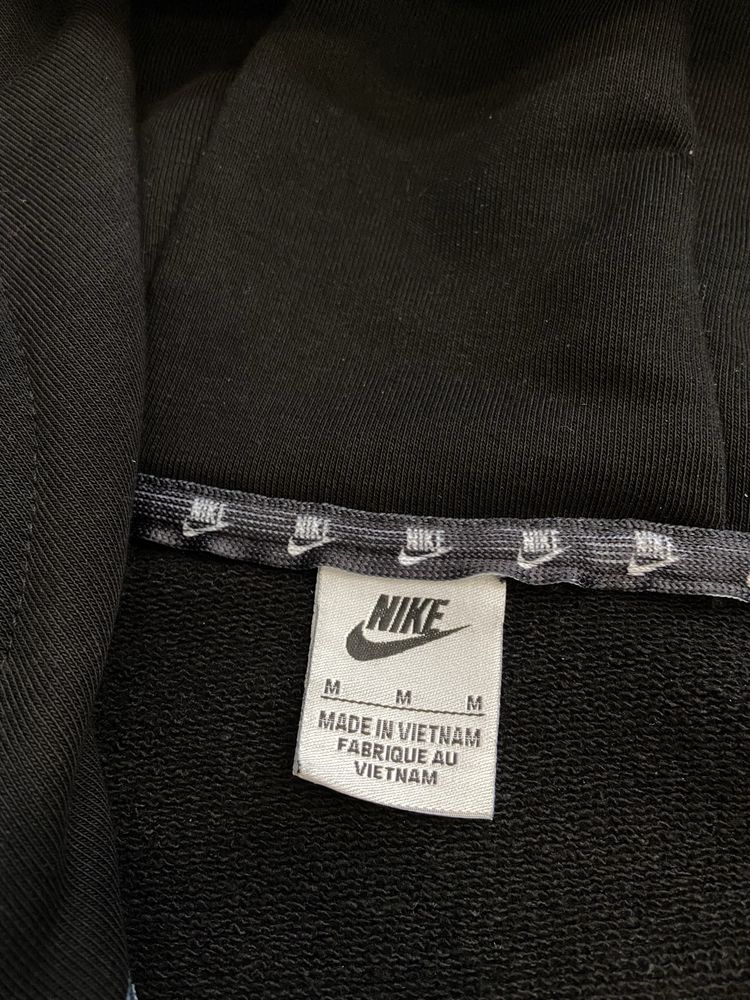 Кофта Nike.