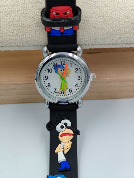 Zegarek silikonowy dla dziecka czarny pasek z postaciami z bajek Super