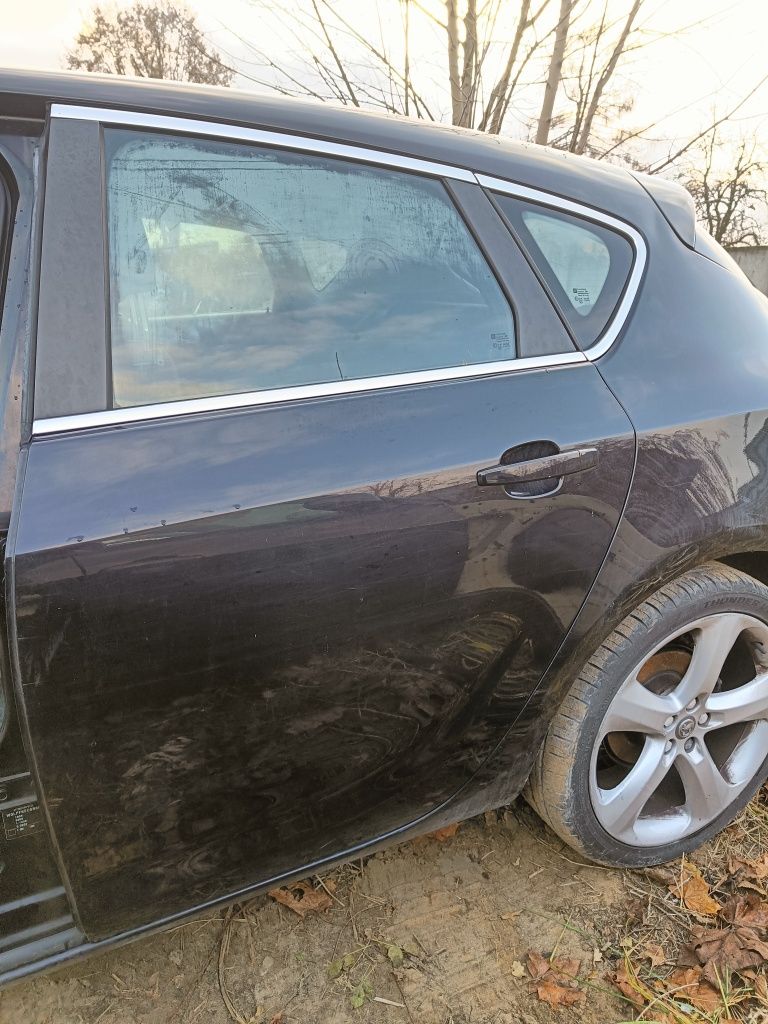 Drzwi lewy tył Opel Astra J IV HB Z22C Stan bdb do założenia Oryginał