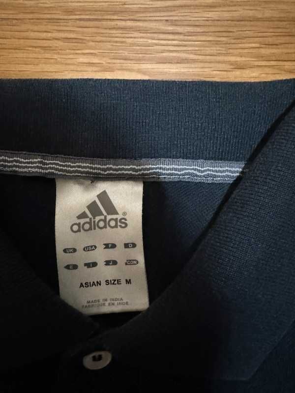Polo Adidas Preto Vintage Anos 2000 – Tamanho M | Excelente Estado