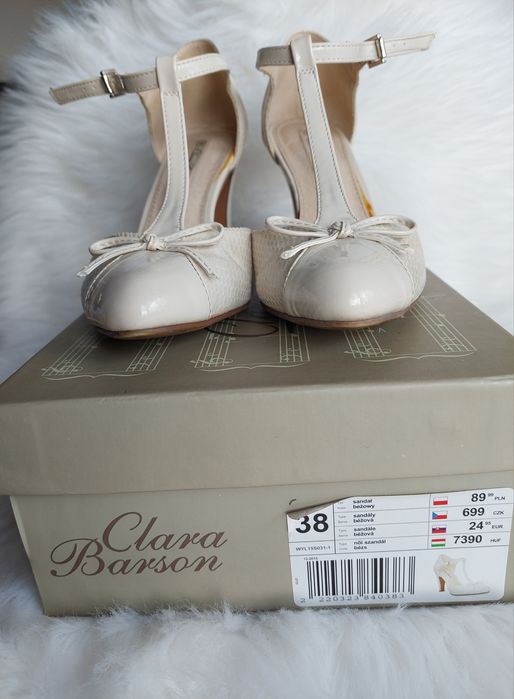 Sandały damskie 38 Clara Barson ecru obccas lakierkowe buty do ślubu