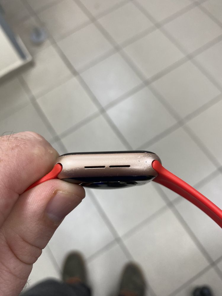 Продам часи Apple Watch Series 4 40mm
