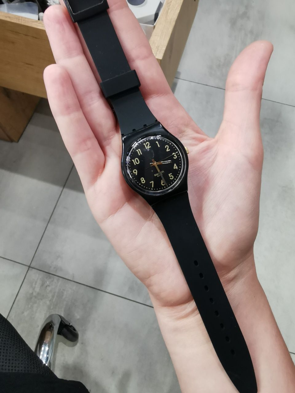 Zegarek swatch gent czarny złote indeksy
