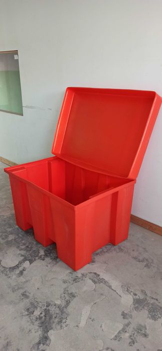 Pojemnik plastikowy na sól i piasek 480L – solidny, odporny na warunki