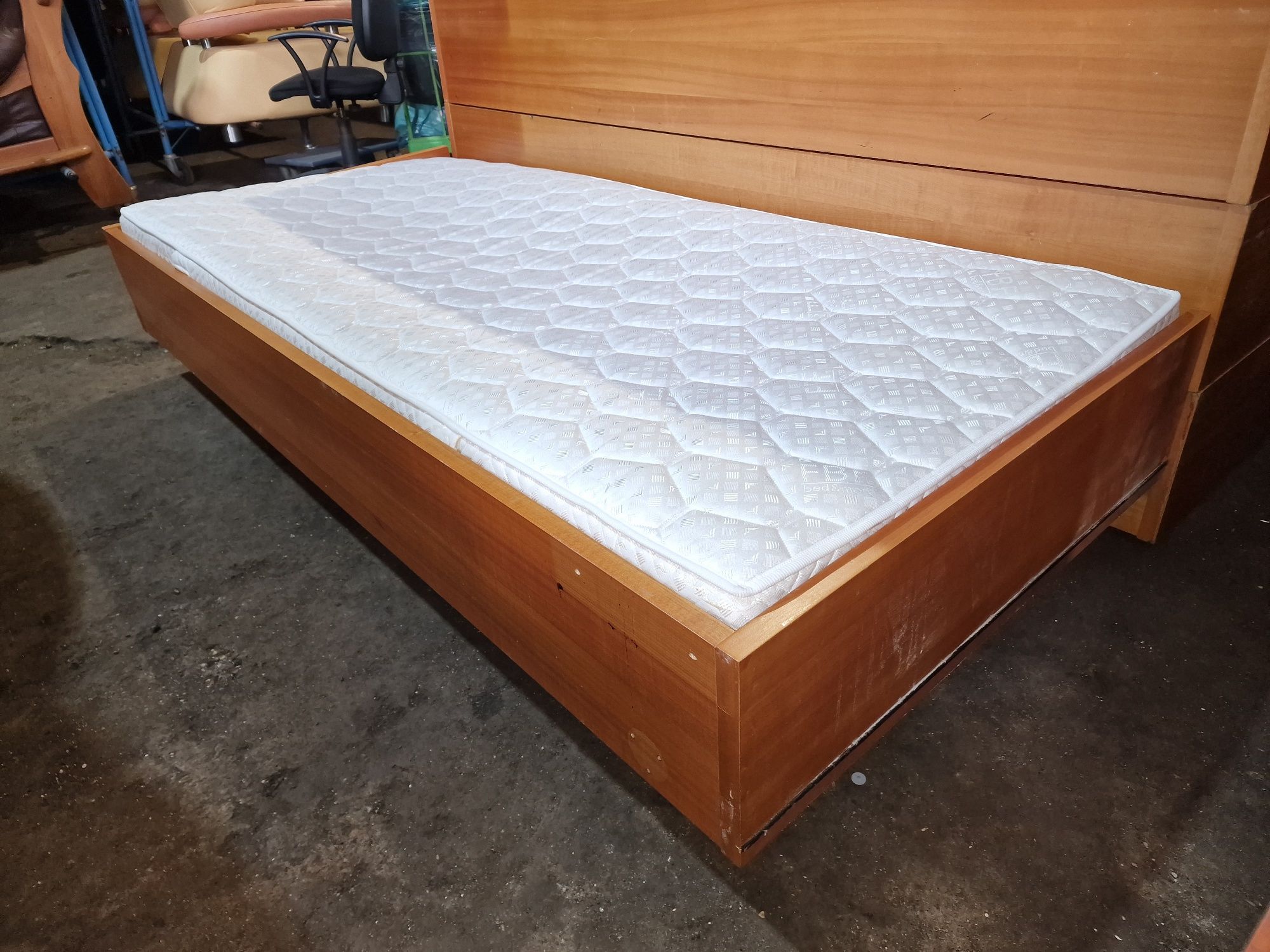 Łóżko hotelowe z materacem 90x200 solidne