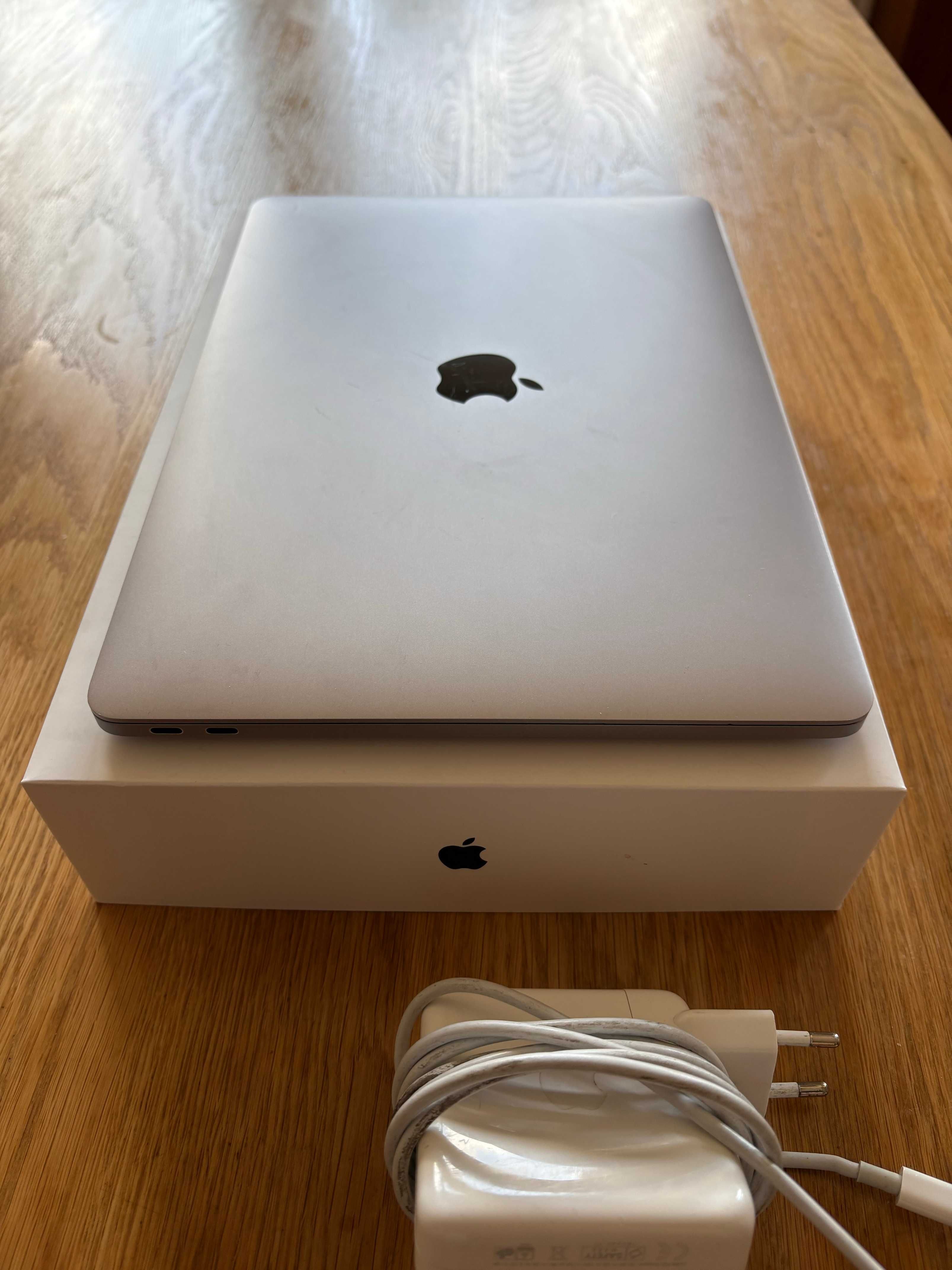 Apple MacBook Pro 13 (2017) – 16 GB RAM, 256 GB SSD