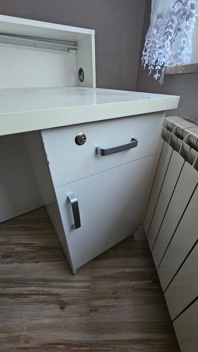 Lada sklepowa biuro biurko z podwyższeniem