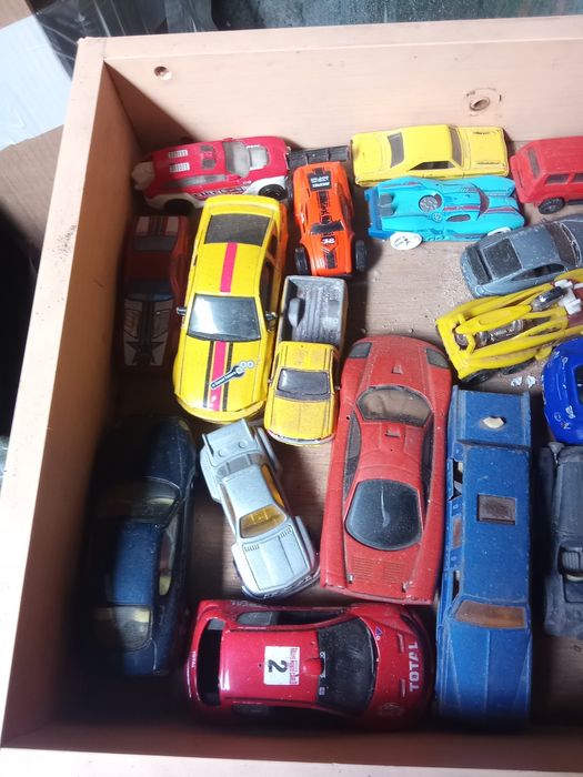 25 carrinhos coleção. Maserati, Jaguar Limousine.