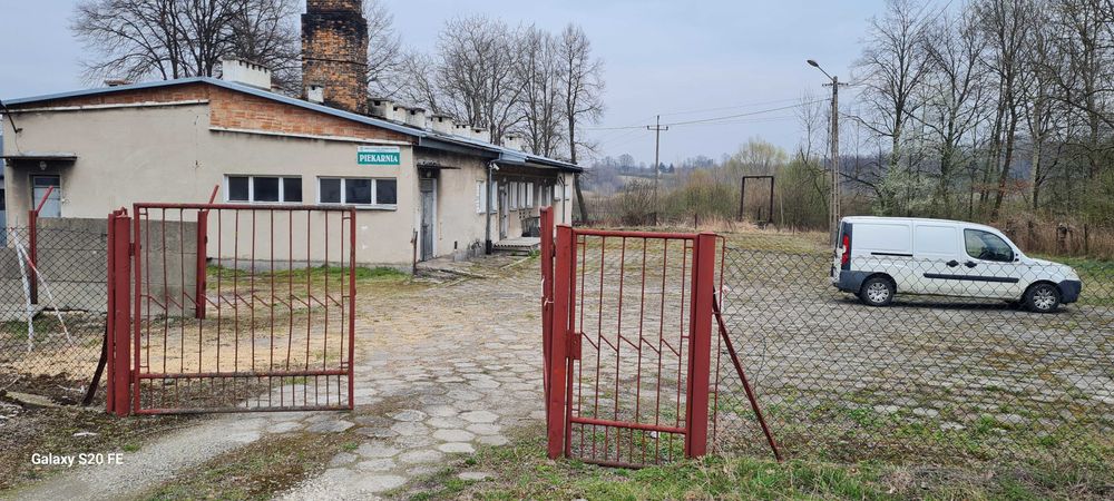 Działka budowlana w Sielcu z budynkiem produkcyjno-usługowym