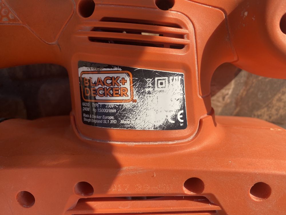 Вібраційна шліфмашина Black&Decker KA310