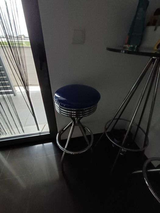 Conjunto Mesa + 2 Bancos