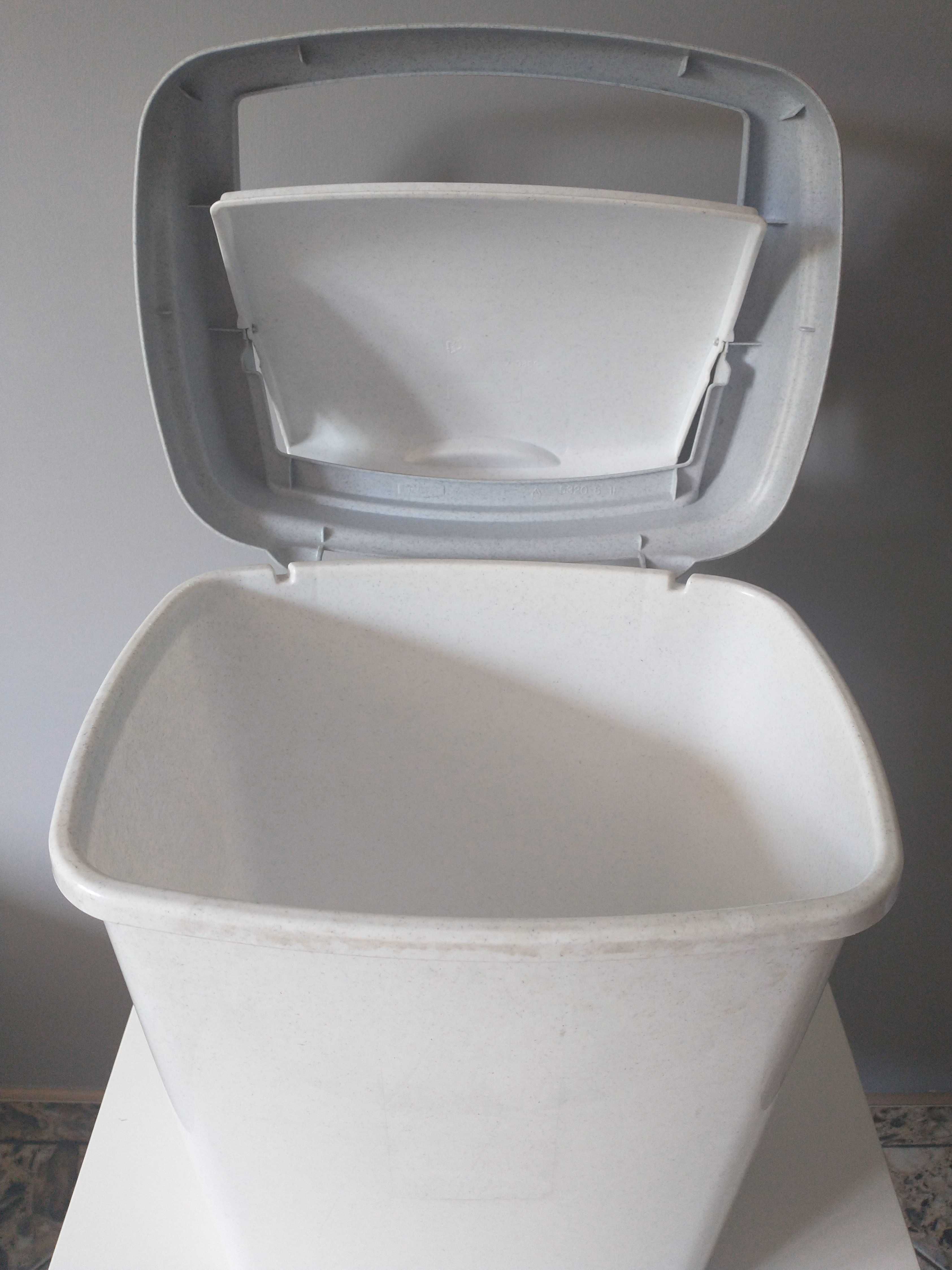 kosz uchylny "Dominik" 25l, marki Curver