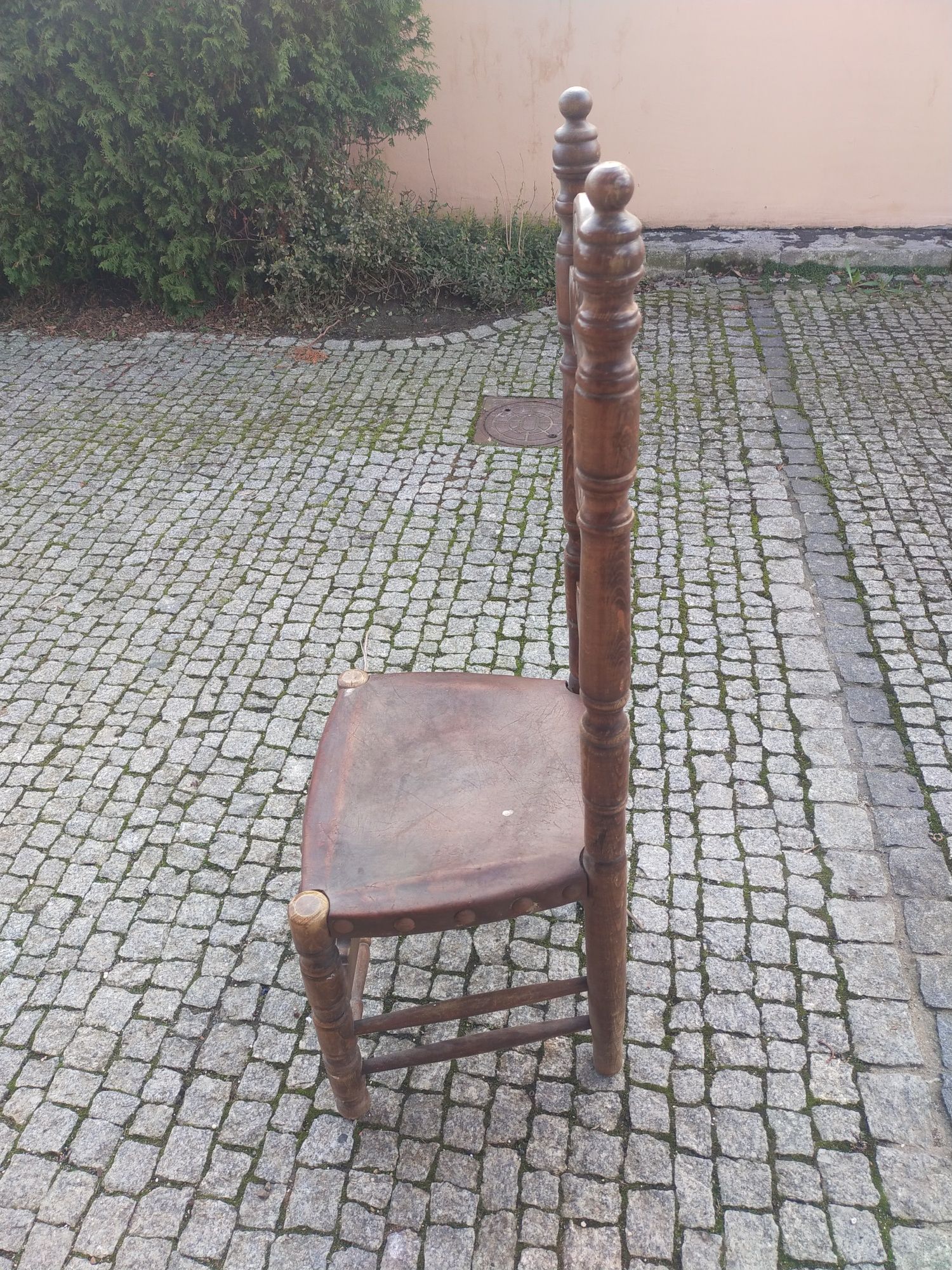 Stare krzesła  drewniane