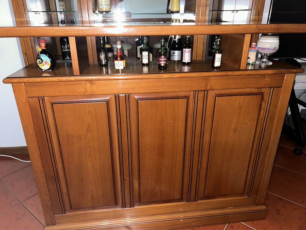 Bar como novo.