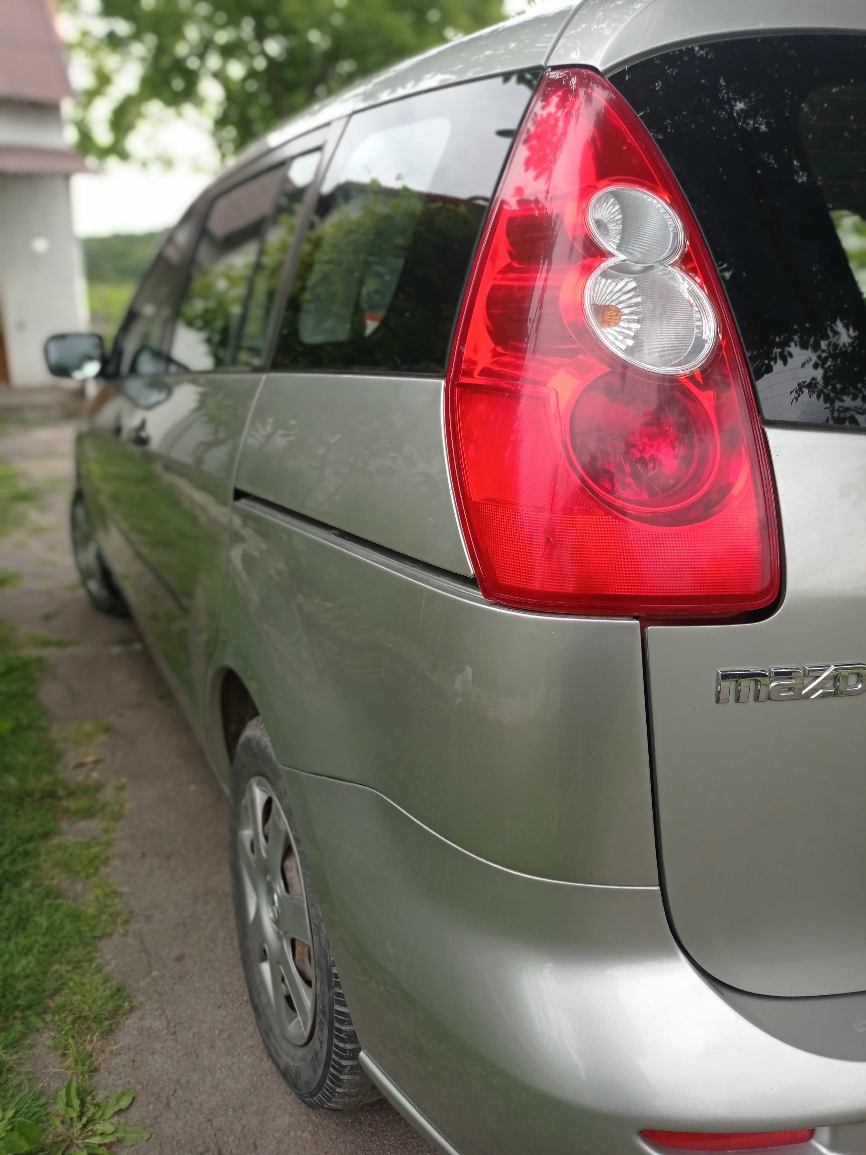 Автомобіль Mazda 5