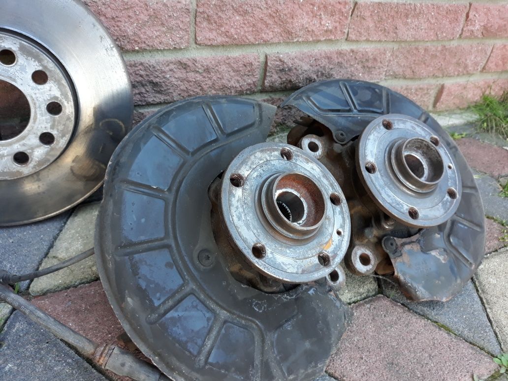 Цапфа Поворотний кулак полуось VW Passat B6 B7 Golf 5 Jetta 5 Golf 5+