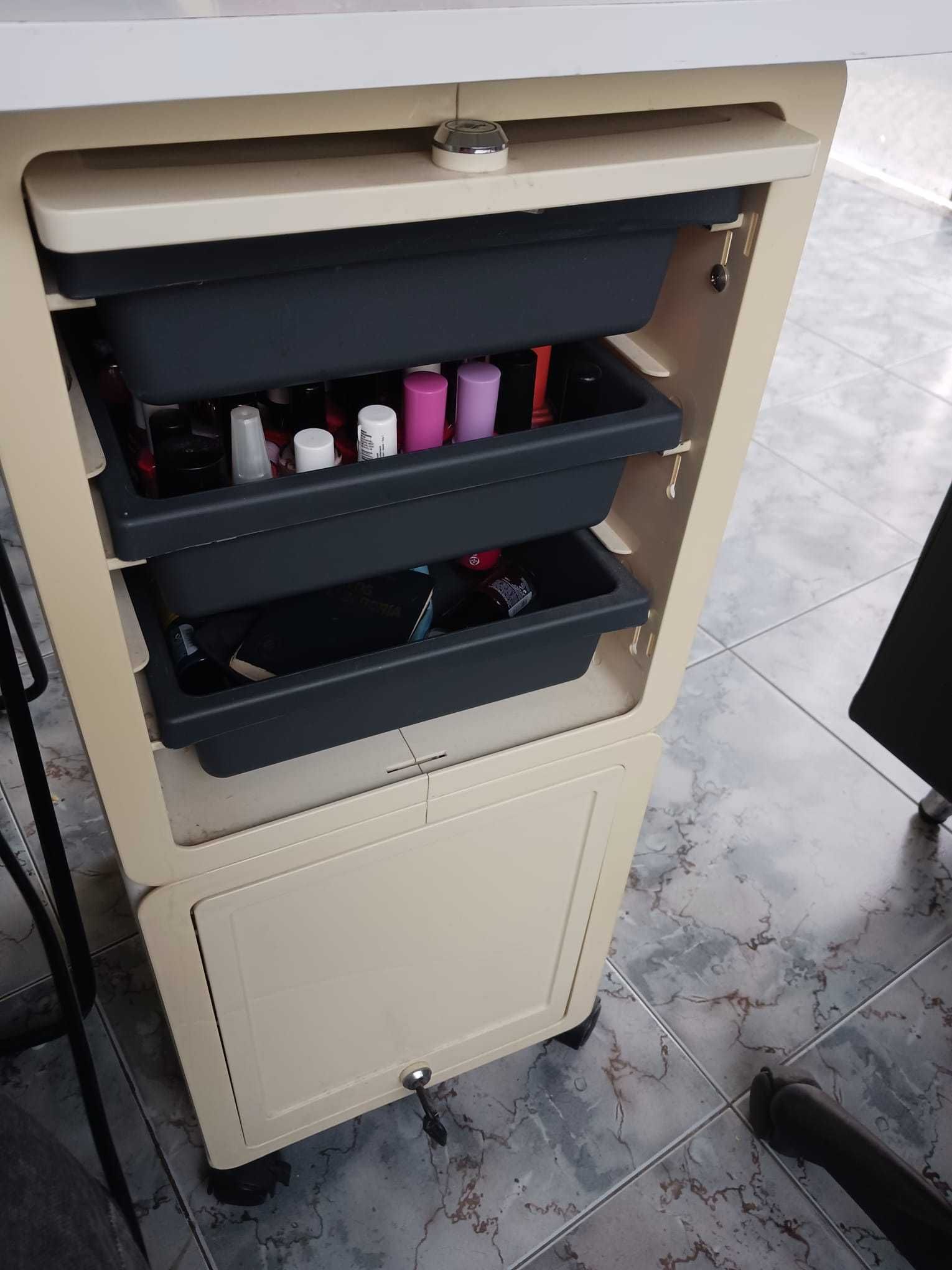 Mesa de Manicure c/ 3 gavetas com fechadura