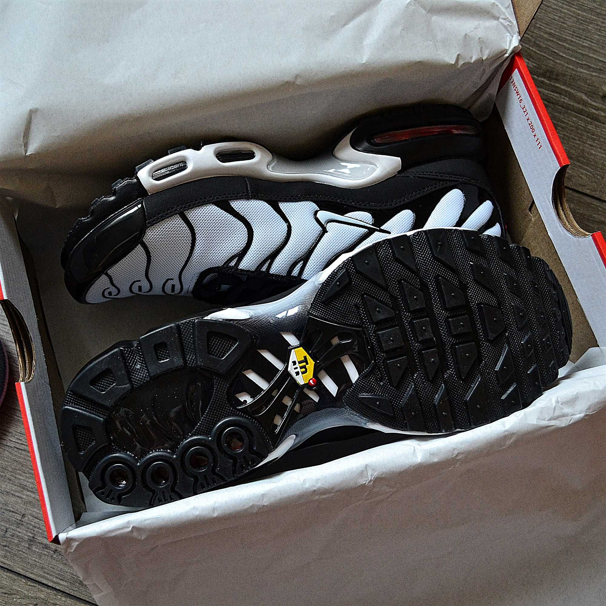 Чоловічі кросівки Nike Air Max Plus Tn 'Black\White' Розміри 40-45