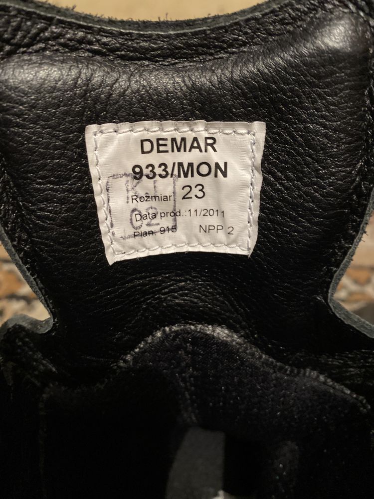 Buty wojskowe Demar wzor 933 VIBRAM roz.  23 (37) dl.  wkladki 24 cm.