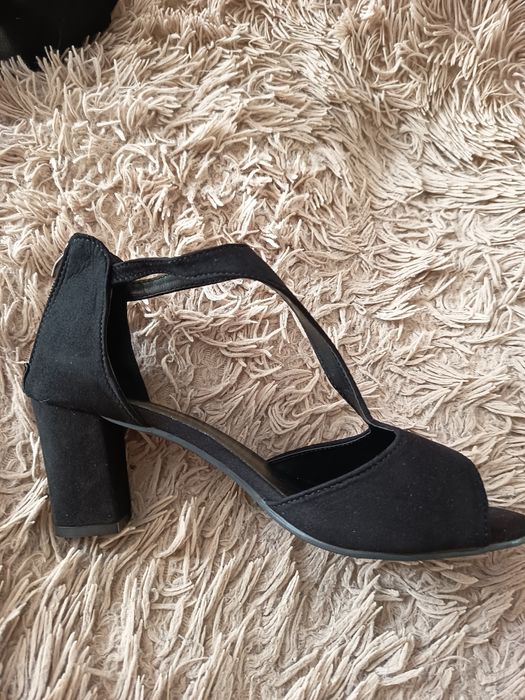 Продаю жіночі босоніжки