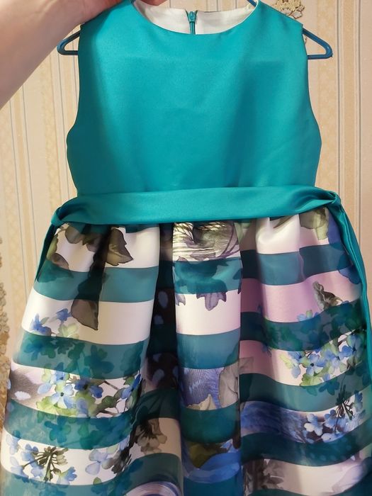 Нарядное платье на девочку