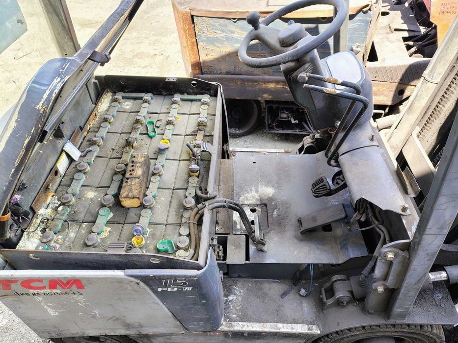 Електрокар, навантажувач, батареї.