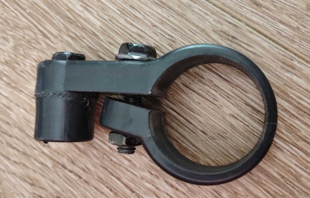 Крепление заднего крыла / держатель велосипедный на велосипед самокат