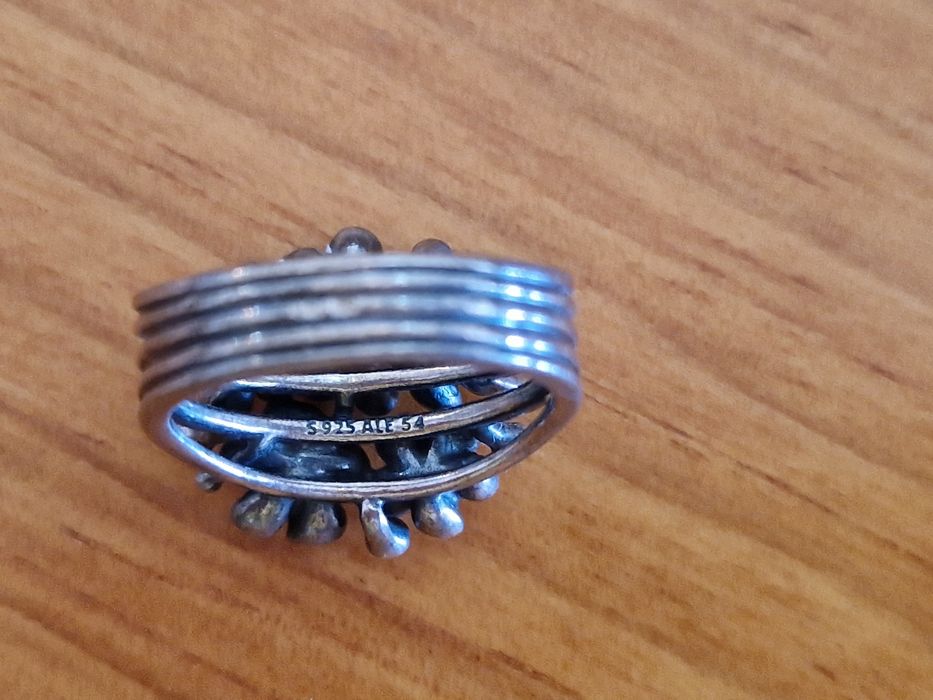 Anel Pandora em floral em tons rosa