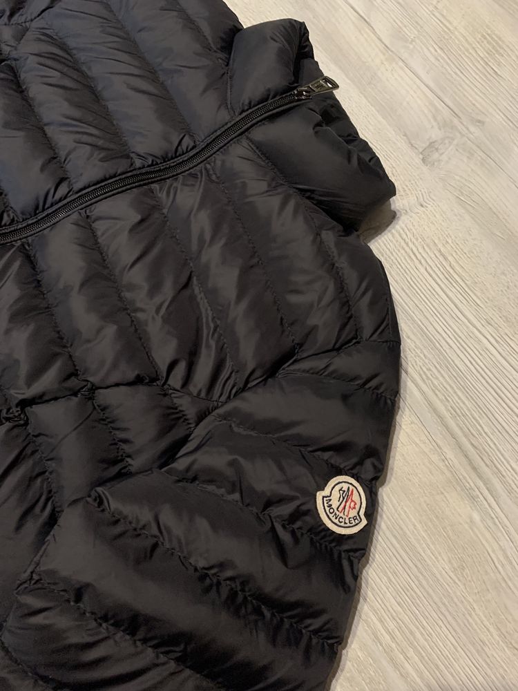 Жіночий мікропуховик moncler