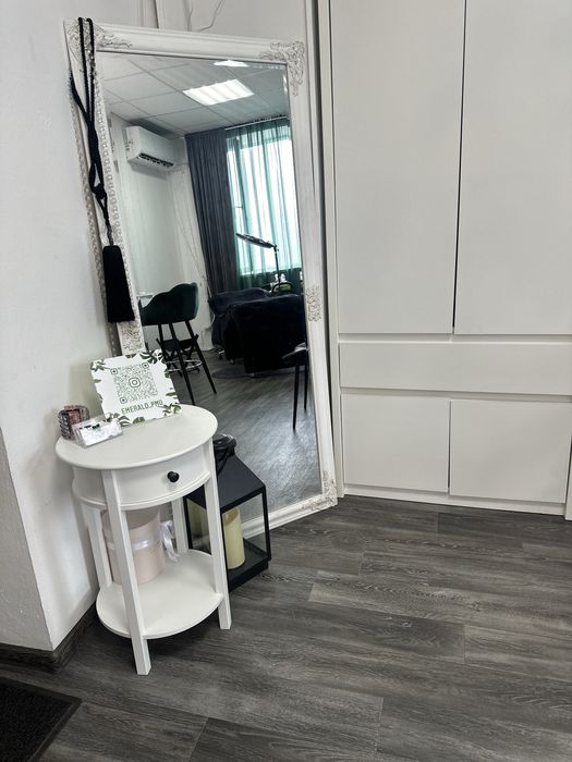 Оренда кушетки , стіл бровіста, візажиста.