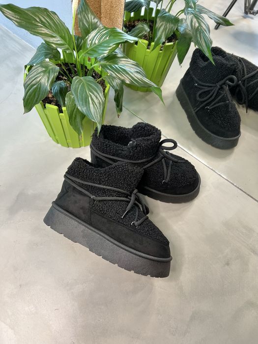 Уггі нові чорні тедді устілка 25,5см.