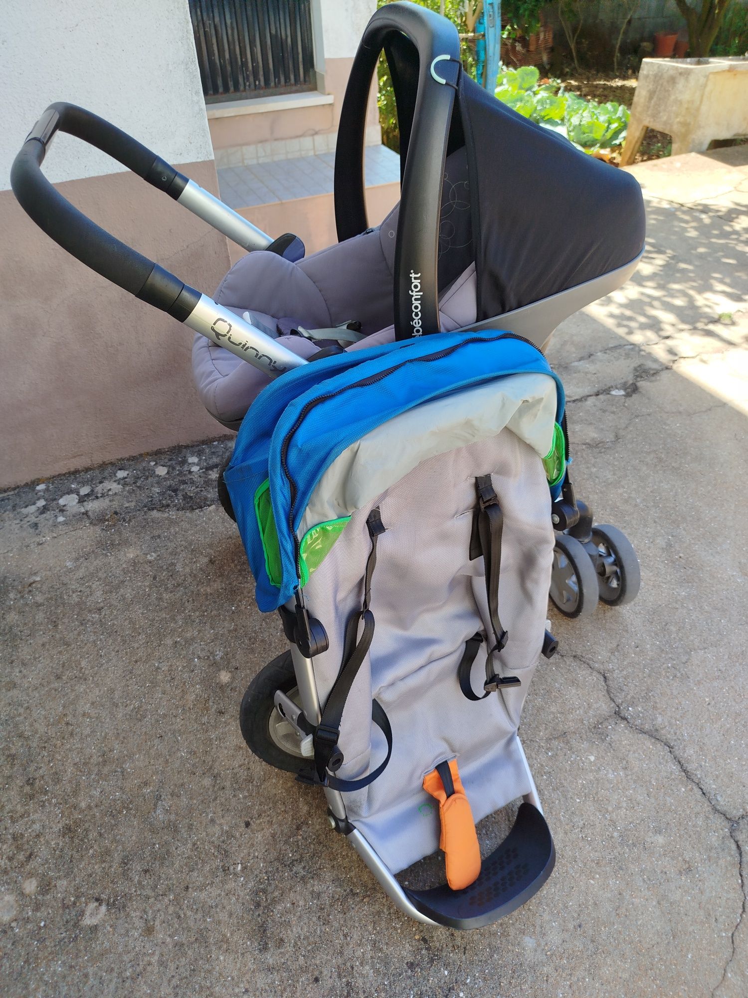 Carro de passeio mais ovo da maxi cosi