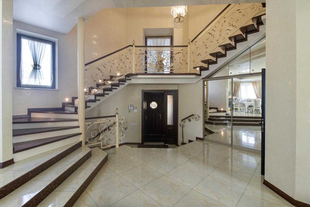 Продаж розкішного будинку, Винники