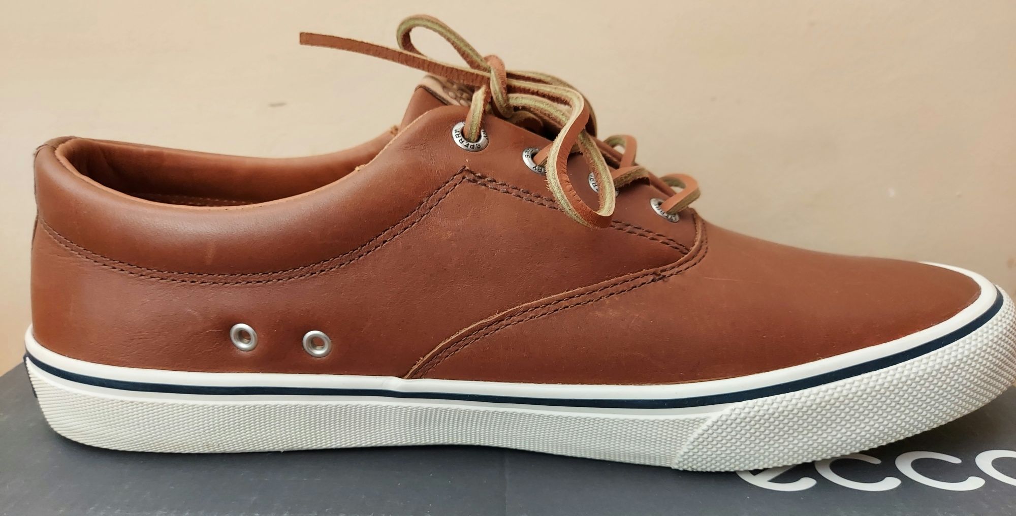 Продаю новые кожаные кеды Sperry