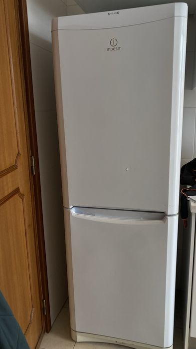 Frigorífico INDESIT Baan 12