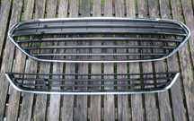 FORD FIESTA MKF LIFT 2013 - grill kratka dolna chrom