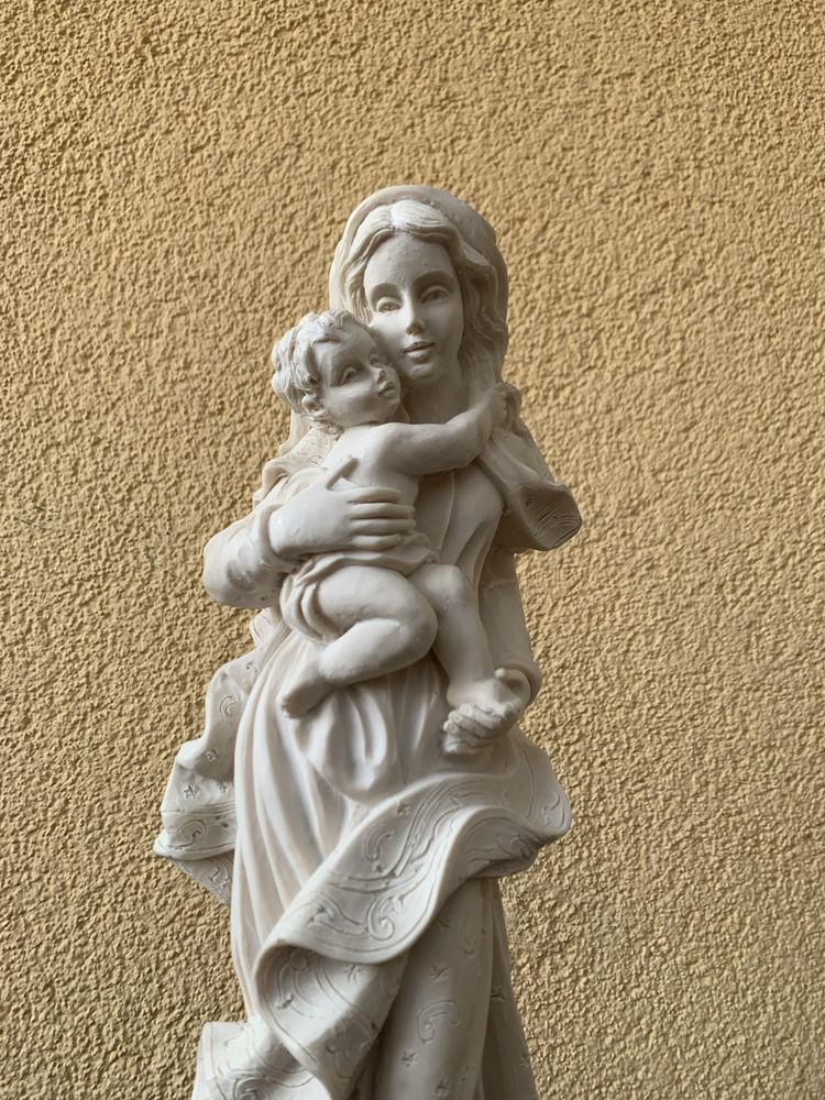 Figura Madonny  z dzieciatkiem