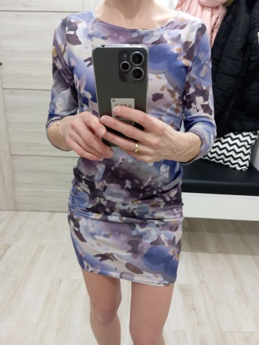 Sukienka w kwiaty Boohoo S dopasowana