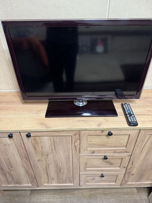 Продам LED телевізор 32 дюйма samsung/самсунг ue32d4020nw