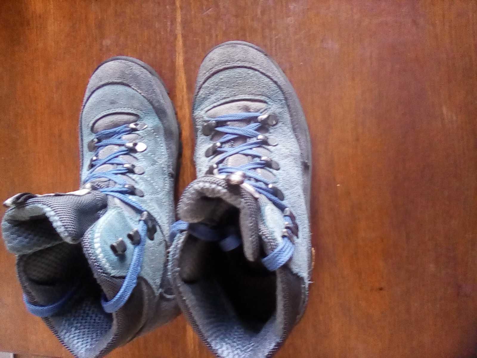 Трекенгові черевики