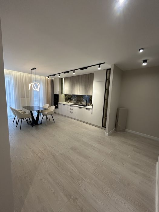 Вишукана 2к квартира + велика кухня студія у ЖК «West Towers»