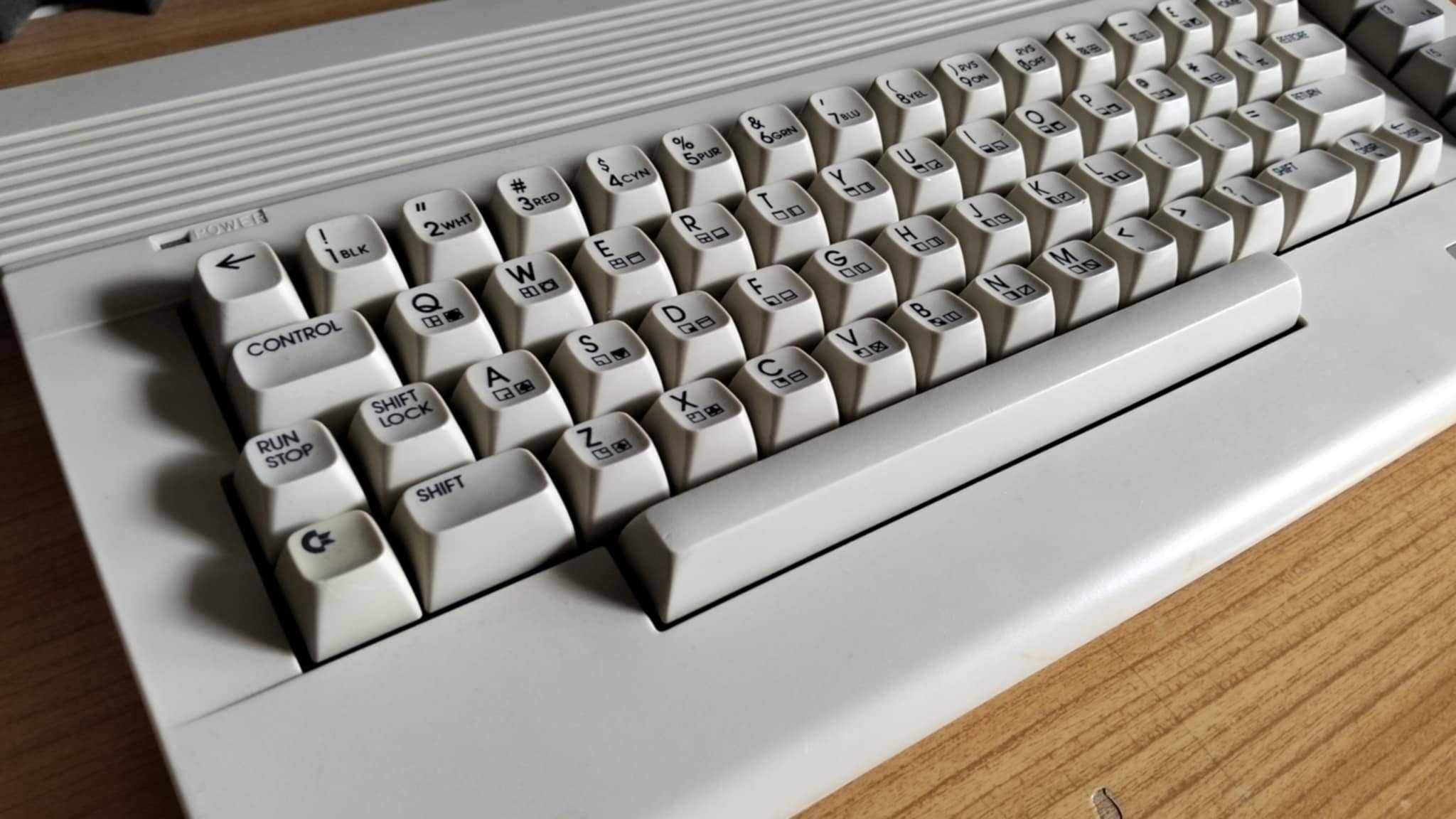 Commodore 64 C64 C64C plus zasilacz w świetnym stanie