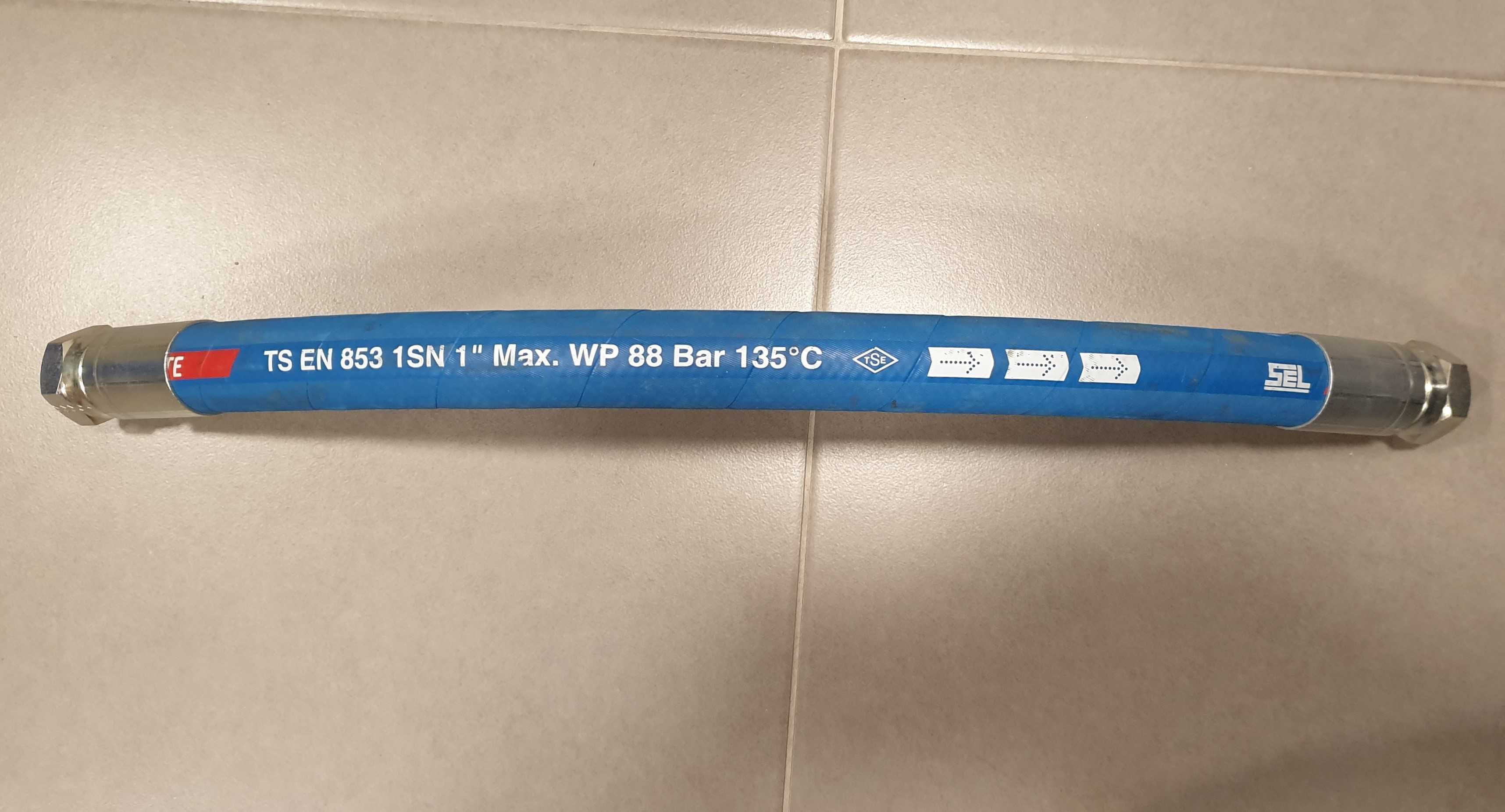 Wąż ciśnieniowy ze złączami hydraulicznymi 1 SN DN 25 L - 600 mm